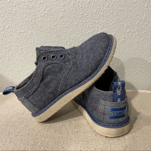 Kids/toddler size 8 Toms blue dress shoe